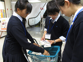 ＜図書委員会＞中学生も参加！後期選書ツアー