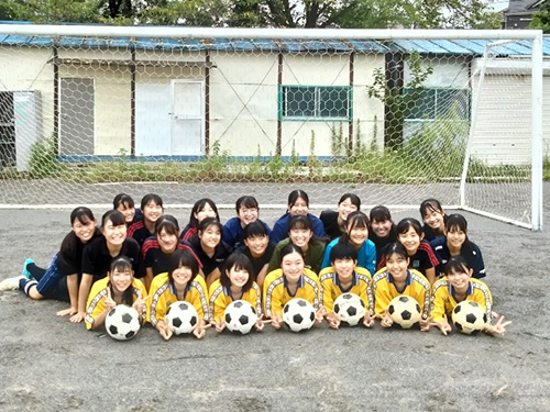 【高校女子サッカー部】第2回交流試合実施、女サカ部員と教員の混合4チーム対抗戦