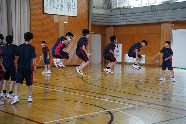 初夏の日差しと元気な中学生！