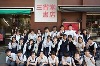 リニューアルオープンした三省堂書店神田神保町本店で選書ツアーを開催